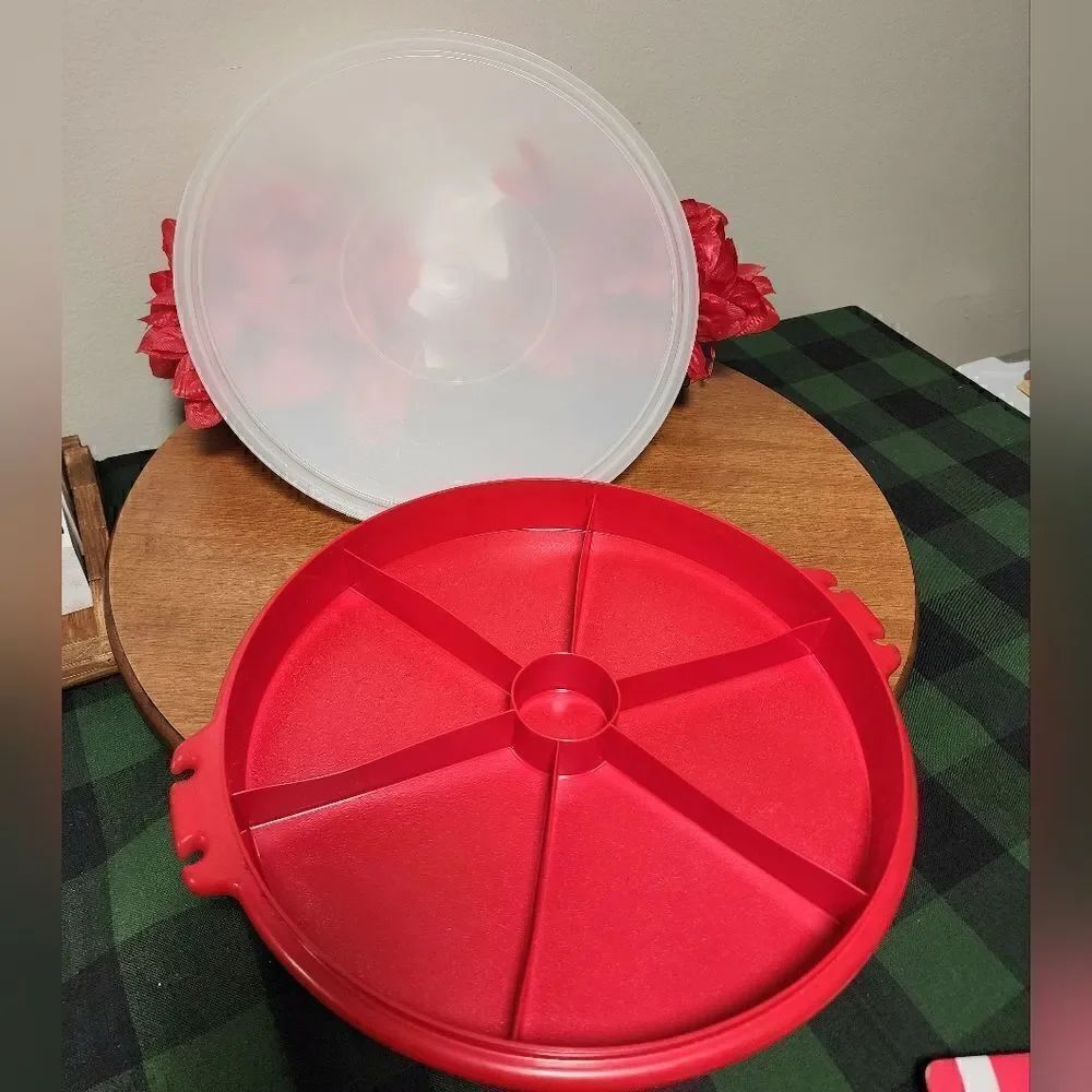 Tupperware Covered serving dish - Picture 6 of 8